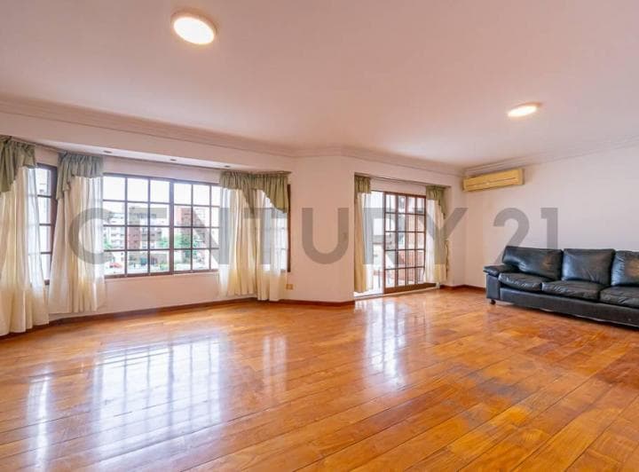 Excelente Piso Entero en Venta en Villa del Parque - 3