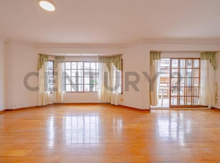 Excelente Piso Entero en Venta en Villa del Parque - 2