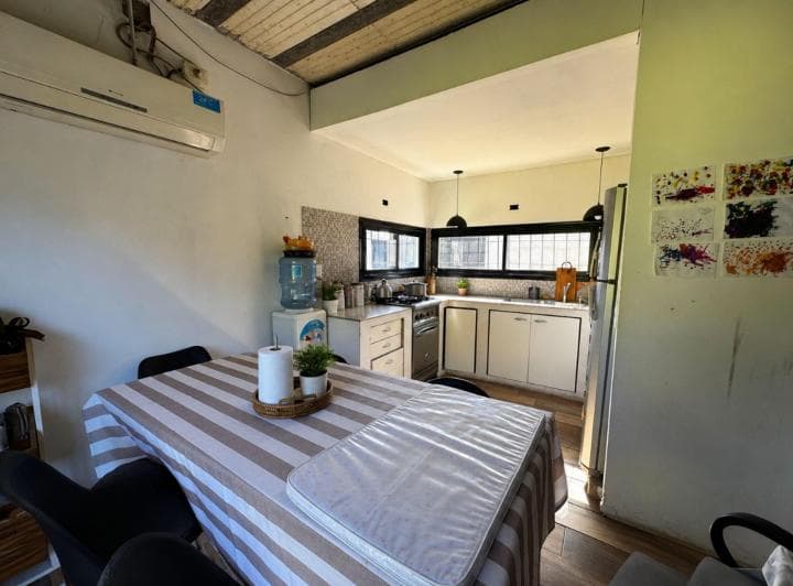 Venta Casa 5 Ambientes con Parque en Fco. Alvarez - 2