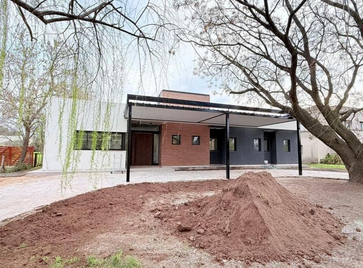 Vende Imponente Casa Haras del Sol 241 m² Cub - 4