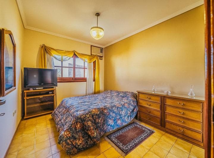 Casa en Lanus Oeste Centro en Venta 4 Ambientes, Cochera y Quincho Apta Credito - 2