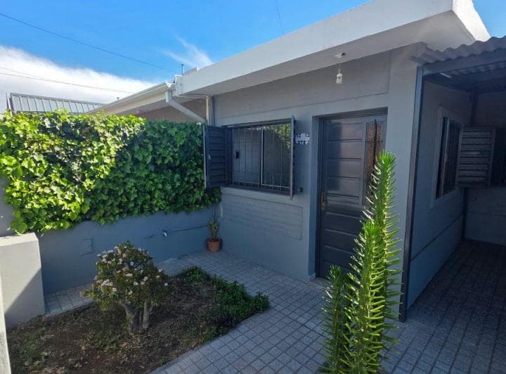 Casa de 2 Dorm. con Cochera y Patio con Asador – Barrio Las Palmas - 3