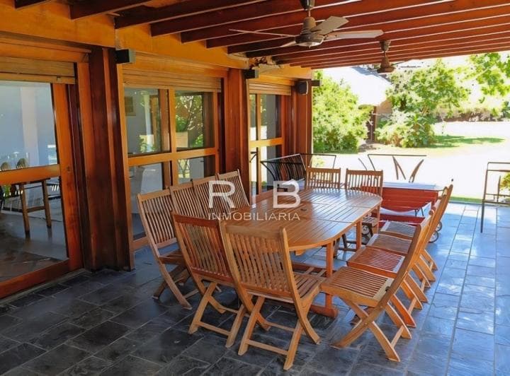 Muy Buena Propiedad Sobre 1640 m² - 2