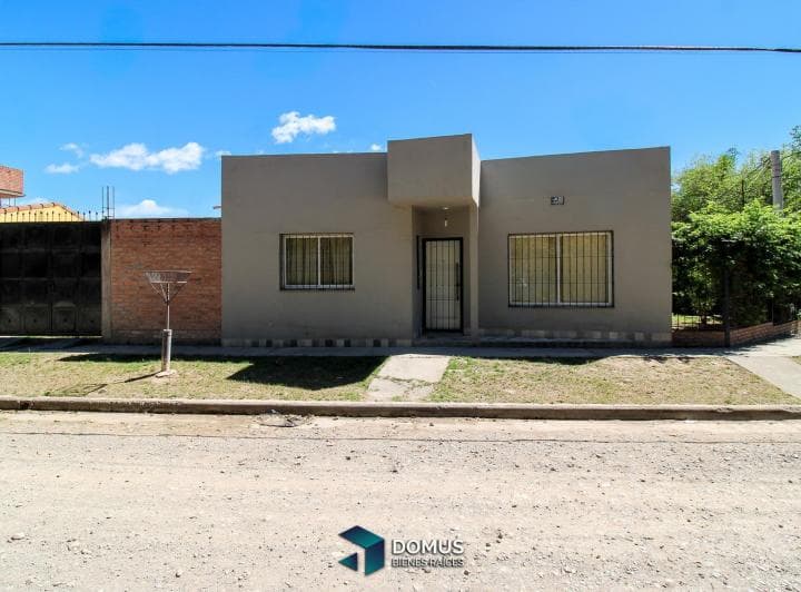 Venta Casa Esquina en Barrio Ampliación Los Ceibos - 2
