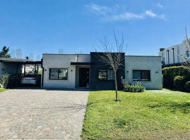 Casa 5 Ambientes con Piscina y Jacuzzi - Barrio Santa Guadalupe - 4