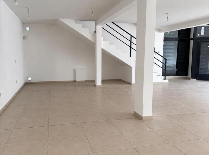 Excelente Local Comercial en Julio a Roca - 4