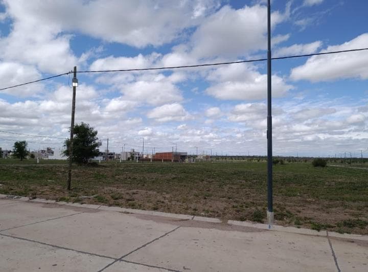 Lote Cuadrado Excelente por Disposicion y Orientacion en Docta Parque 2 - 3