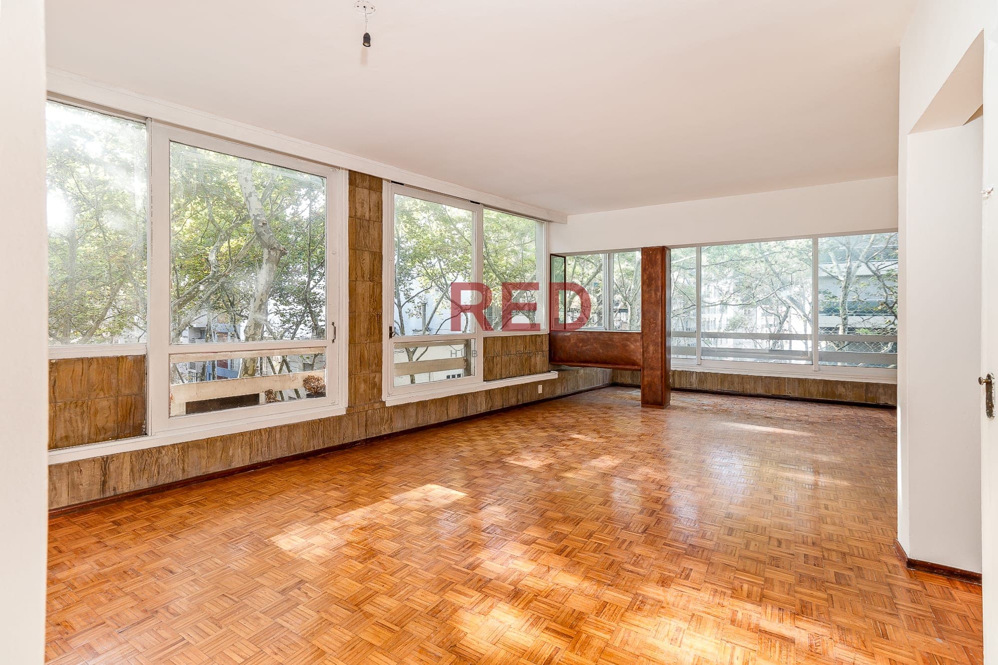 Apartamento en Pocitos para Reciclar - Amplio y luminoso a pasos de la rambla