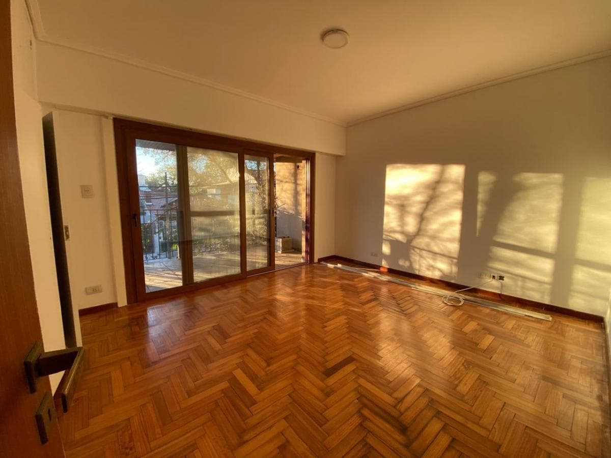 Alquiler Chalet de 7 Ambientes con Jardín y Pileta en Olivos