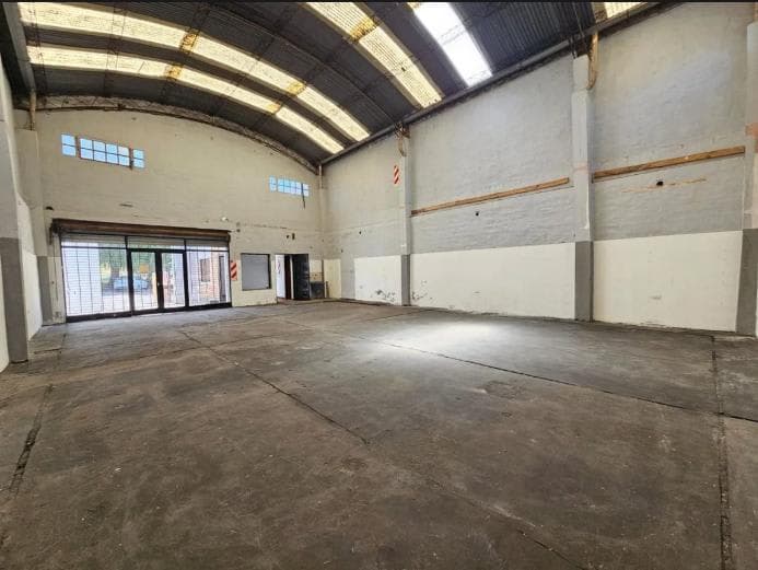 Amplio warehouse en Tigre - Centro