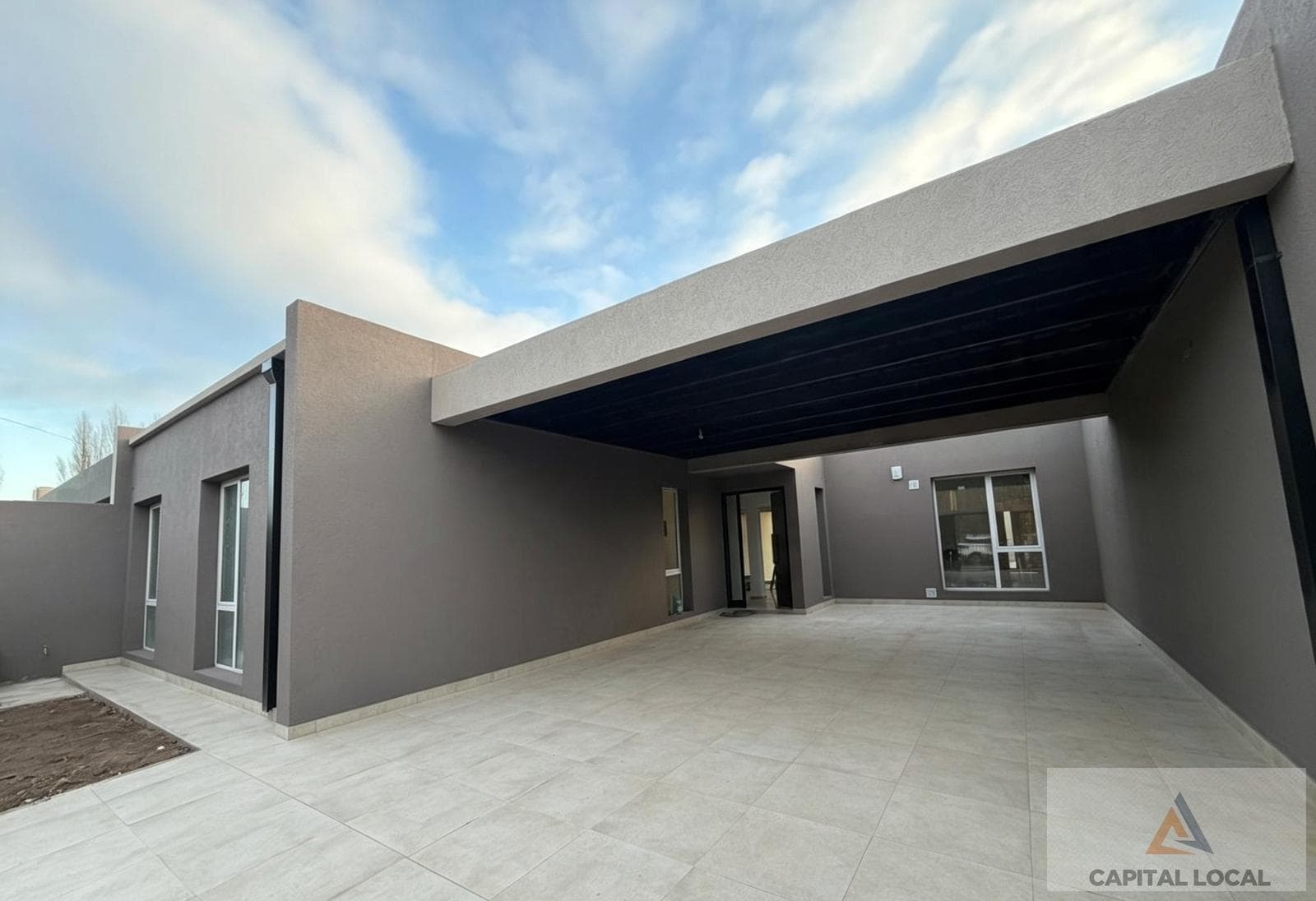 VENTA DE CASA A ESTRENAR !! - B° LA CONSUELO - 3 DORMITORIOS + PILETA