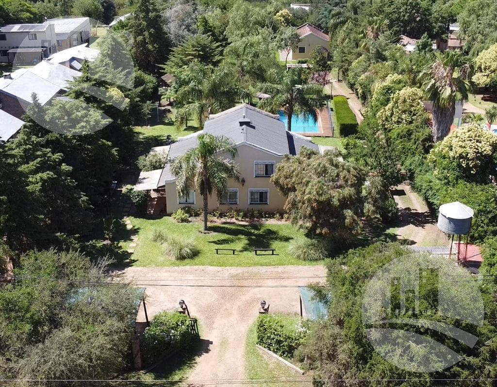 Venta de complejo turístico o como condominio de 7 casas .